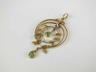 Lot 336 - An early 20th century seed pearl and peridot pendant