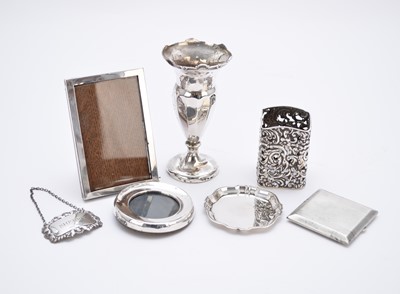 Lot 104 - A small collection of silver