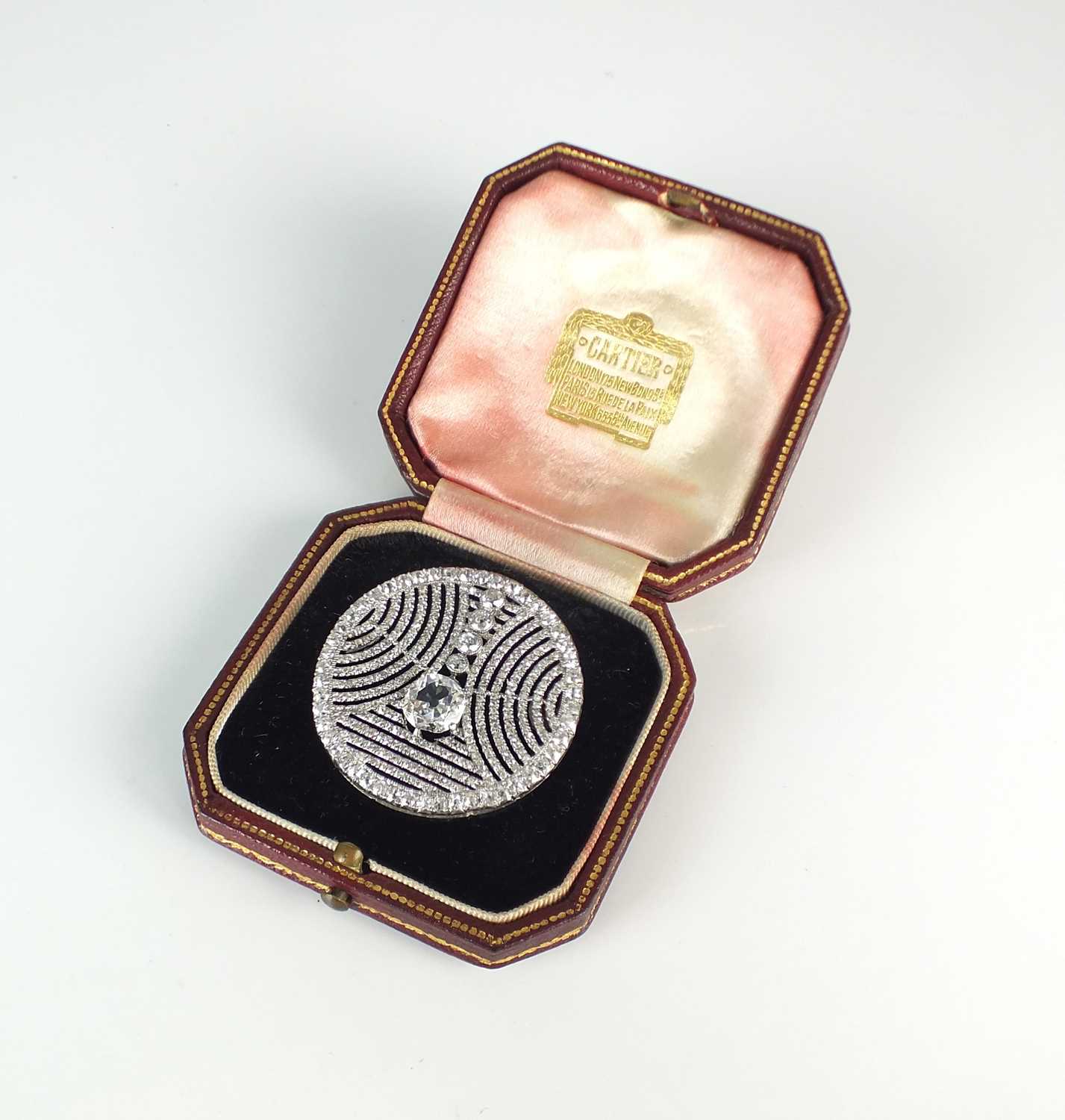 Lot 79 - An Art Deco diamond set brooch attributed to Cartier