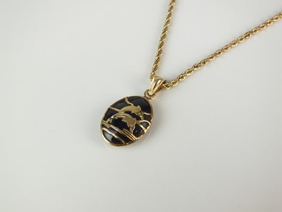 Lot 359 - An onyx and yellow metal pendant on chain