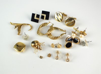 Lot 142 - A small collection of jewellery