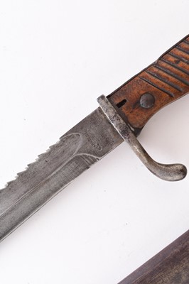 Lot 74 - WW1 Imperial German M98/05 'Butcher' sawback bayonet