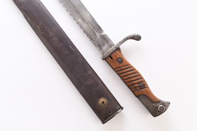 Lot 74 - WW1 Imperial German M98/05 'Butcher' sawback bayonet