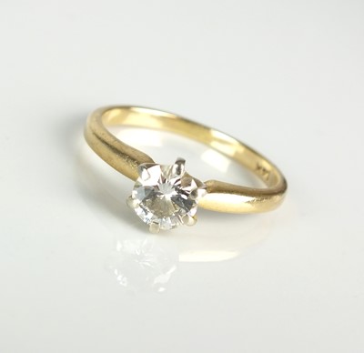 Lot 418 - A single stone diamond ring