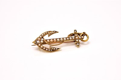 Lot 366 - A late 19th century 'fouled anchor' split seed pearl brooch