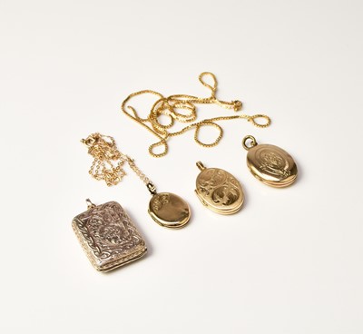 Lot 123 - A small collection of lockets