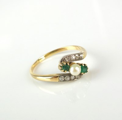 Lot 198 - A cultured pearl, emerald and diamond ring