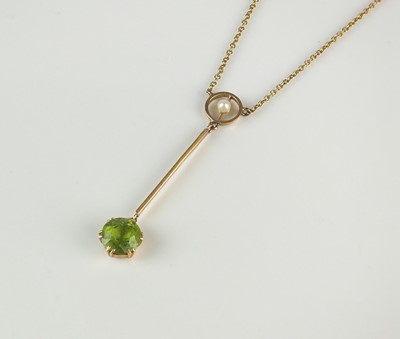 Lot 240 - An early 20th century peridot and seed pearl necklace