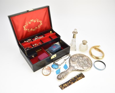 Lot 296 - A large collection of jewellery and costume jewellery