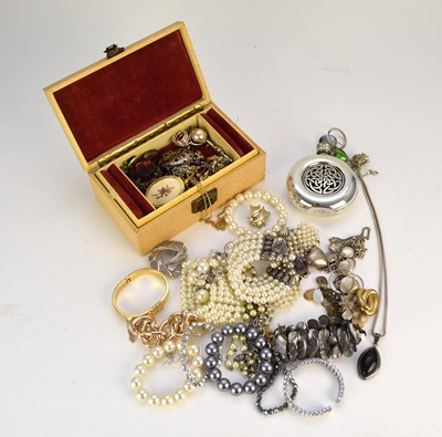 Lot 175 - A large collection of costume jewellery