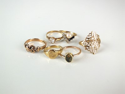 Lot 363 - A collection of six rings