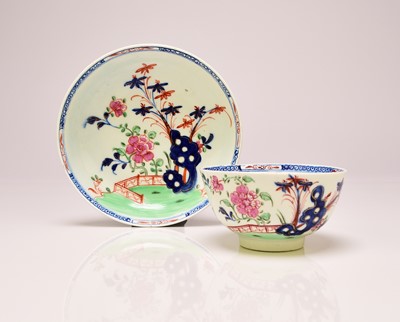 Lot 141 - Lowestoft 'Redgrave' tea bowl and saucer, circa 1780