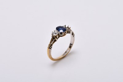 Lot 244 - A sapphire and diamond ring