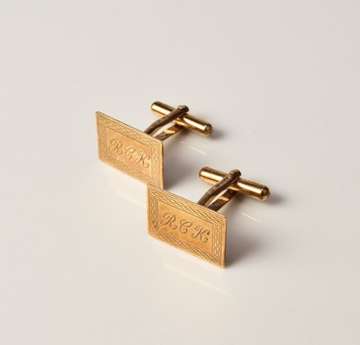 Lot 177 - A pair of 9ct gold cufflinks