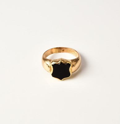 Lot 127 - A Gentleman's 18ct gold signet ring