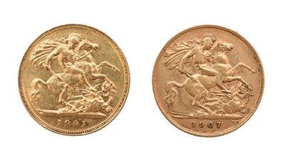 Lot 271 - Victoria "Old Head" half Sovereign dated 1901 and Edward VII half Sovereign dated 1907 (2)