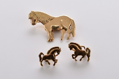 Lot 155 - A 9ct gold horse / pony brooch and a pair of earrings