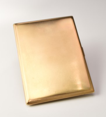 Lot 117 - A 9ct gold cigarette case