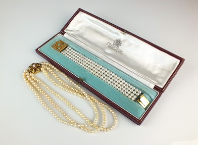 Lot 120 - A three strand graduated cultured pearl choker and a cultured pearl bracelet