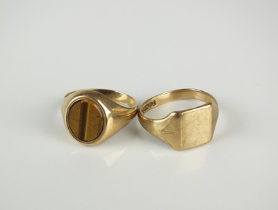 Lot 364 - Two 9ct gold signet rings