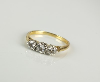 Lot 191 - A graduated three stone diamond ring