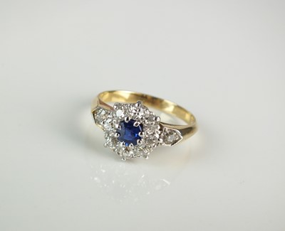 Lot 348 - An early 20th century sapphire and diamond cluster ring