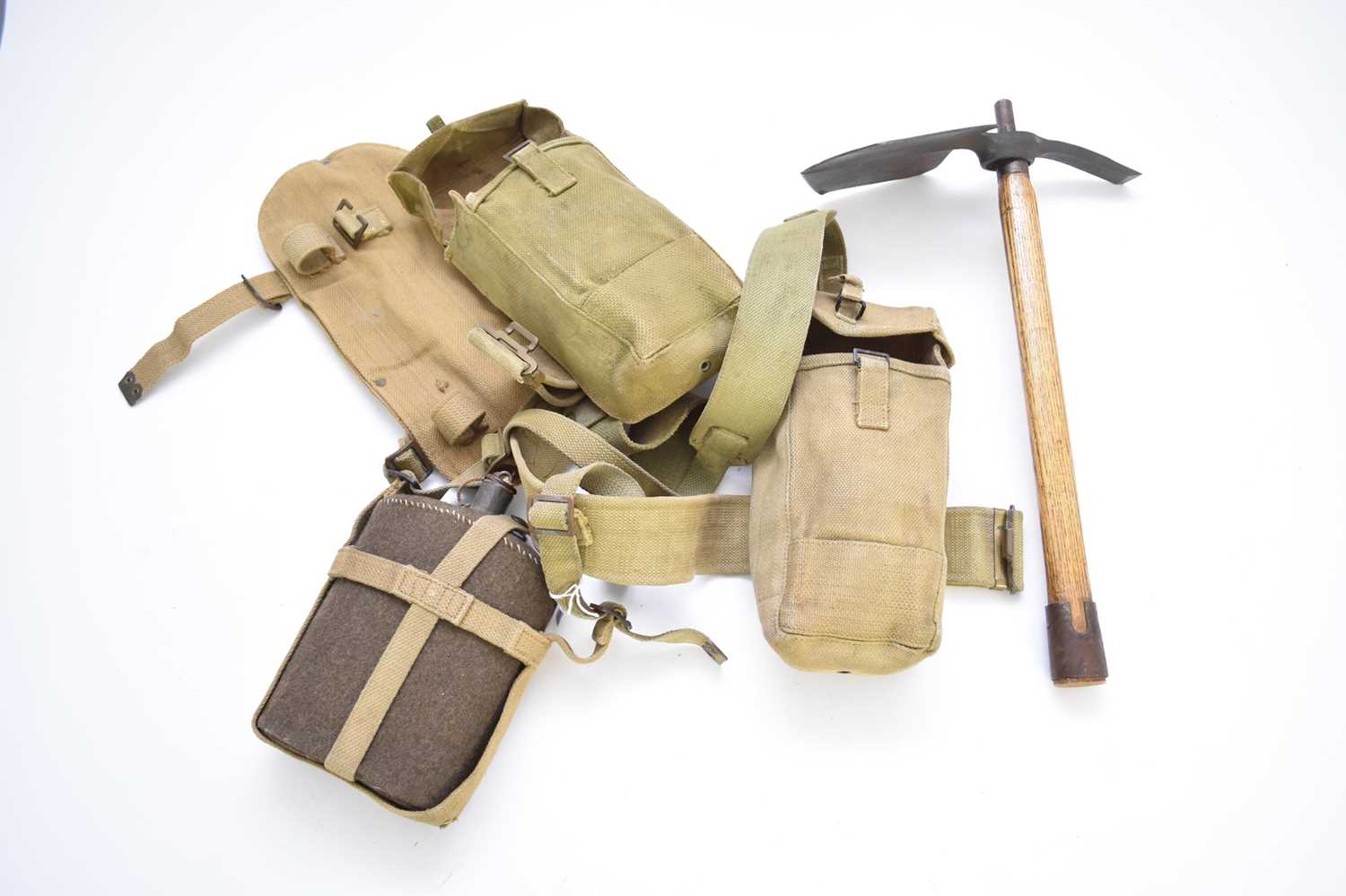 Lot 41 - WW2 British Army webbing set