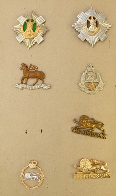 Lot 92 - Approximately 67 British Infantry cap badges