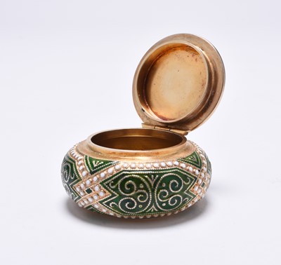 Lot 170 - A Norwegian silver gilt and enamel pill box by Marius Hammer