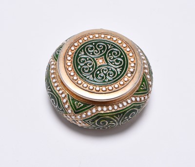 Lot 170 - A Norwegian silver gilt and enamel pill box by Marius Hammer