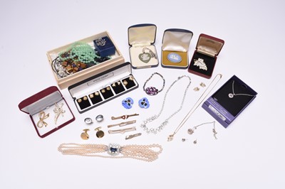 Lot 358 - A large collection of jewellery and costume jewellery