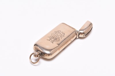 Lot 168 - A 9ct gold combined vesta and sovereign case