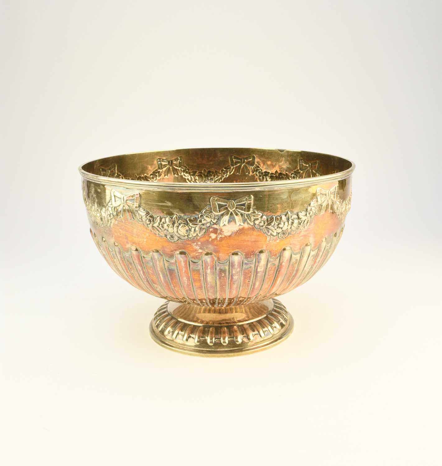 Lot 11 - An Edwardian silver punch bowl