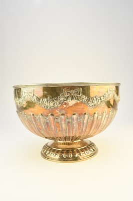 Lot 11 - An Edwardian silver punch bowl