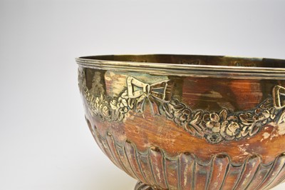 Lot 11 - An Edwardian silver punch bowl