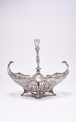 Lot 156 - A George V silver basket and a plated plate