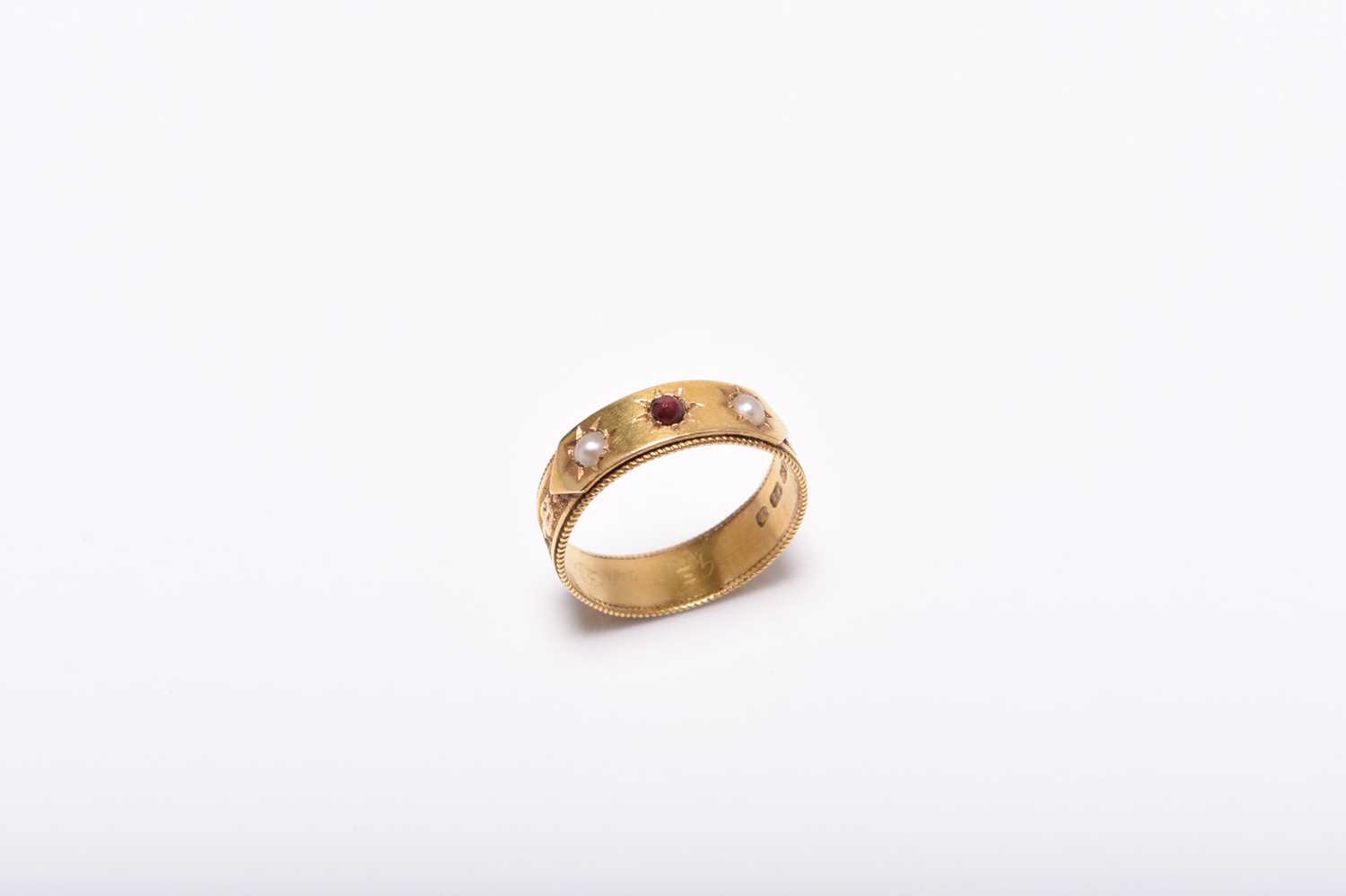 Lot 233 - An 18ct gold decorative band