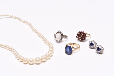 Lot 349 - A small collection of jewellery