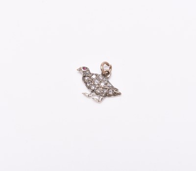 Lot 422 - A rose cut diamond set partridge charm / pendant