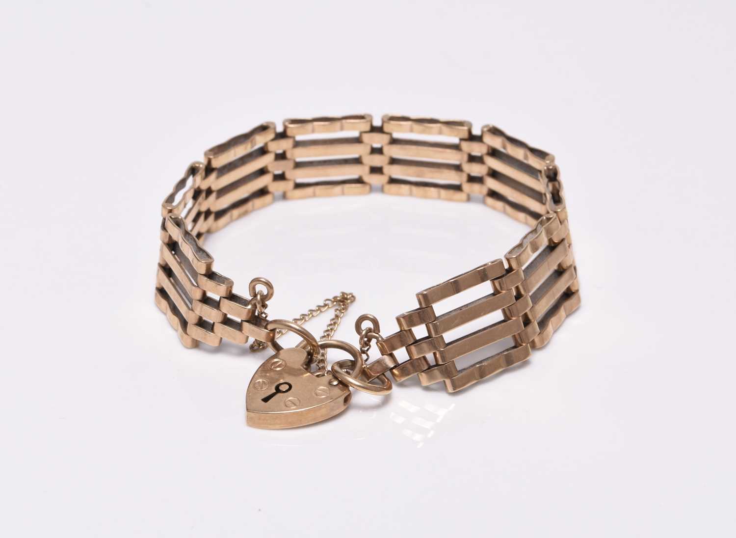 Lot 268 - A 9ct gold four bar gate link bracelet