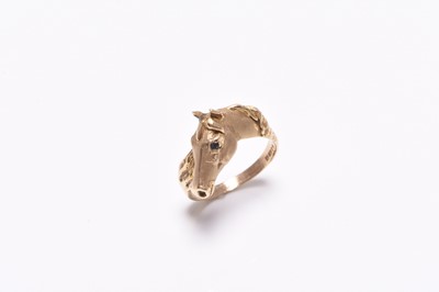 Lot 232 - A 9ct gold stylised horse head ring