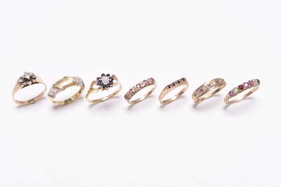 Lot 336 - Seven stone set rings