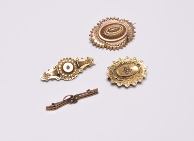 Lot 286 - Four brooches