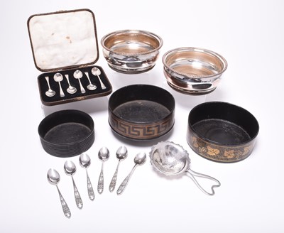 Lot 64 - A collection of silver teaspoons