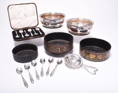 Lot 64 - A collection of silver teaspoons
