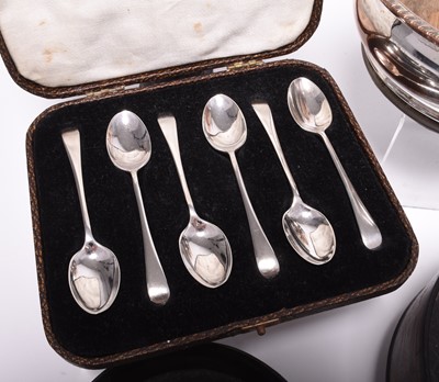 Lot 64 - A collection of silver teaspoons