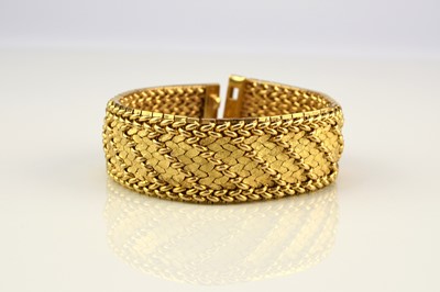 Lot 42 - A French yellow metal bracelet