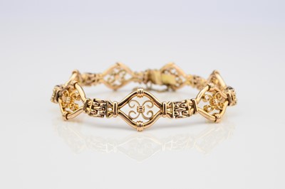Lot 45 - A yellow metal decorative link bracelet