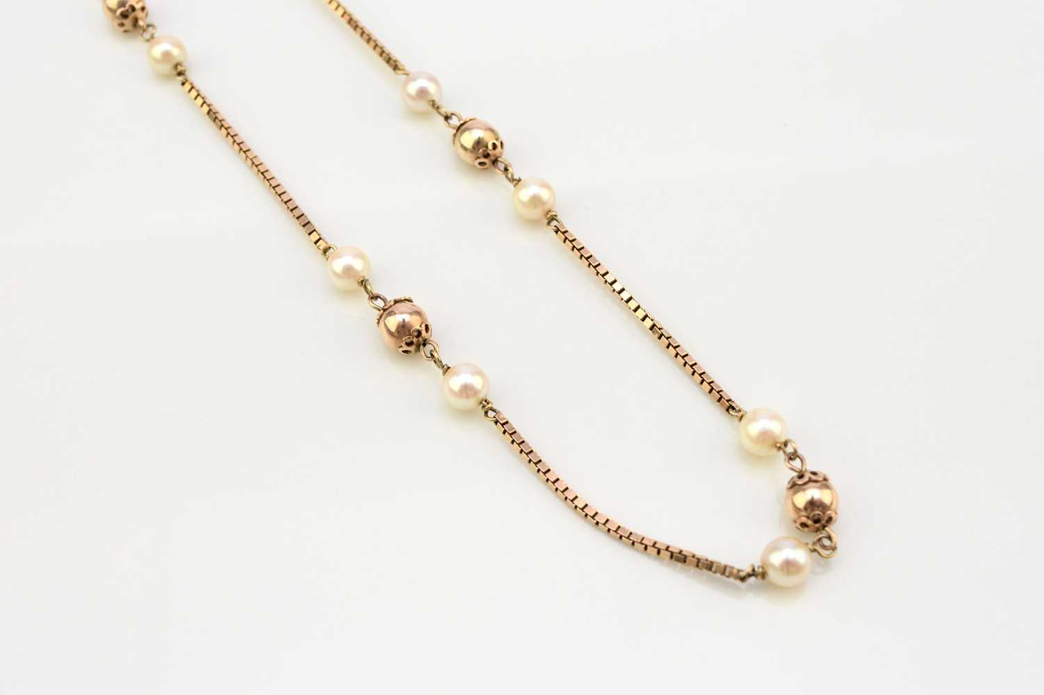 Lot 290 - A 9ct gold cultured pearl set necklace