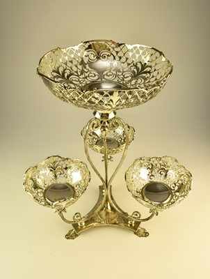 Lot 15 - An Edwardian silver epergne